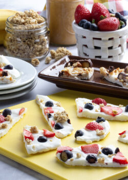 NFRA-Berries & Granola Yogurt Bark-V